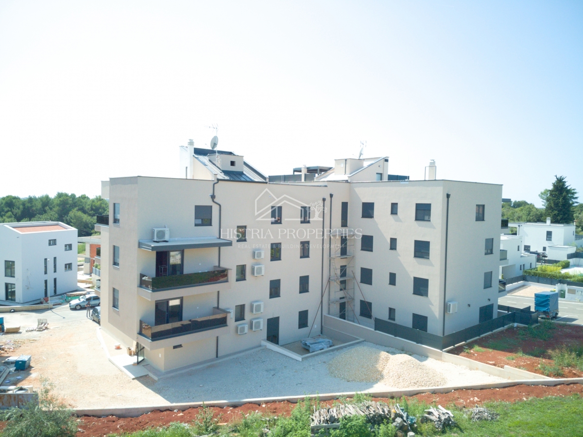 Privlačno stanovanje 800m od morja v novi stavbi z dvigalom