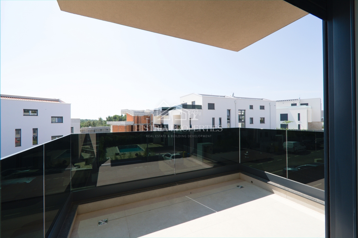 Privlačno stanovanje 800m od morja v novi stavbi z dvigalom