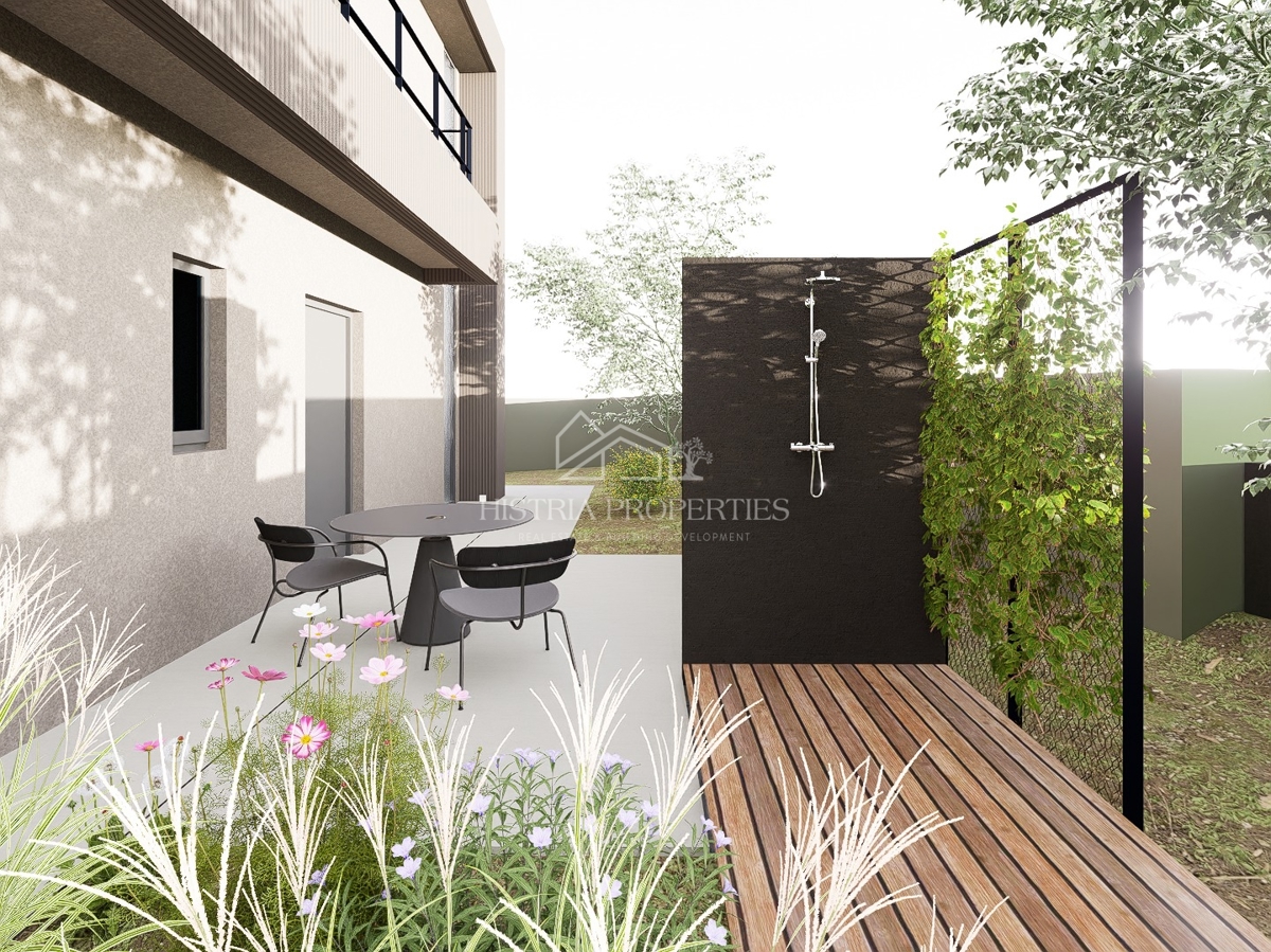 Čudovit oljčni nasad in kakovostna moderna gradnja v predmestju Poreča