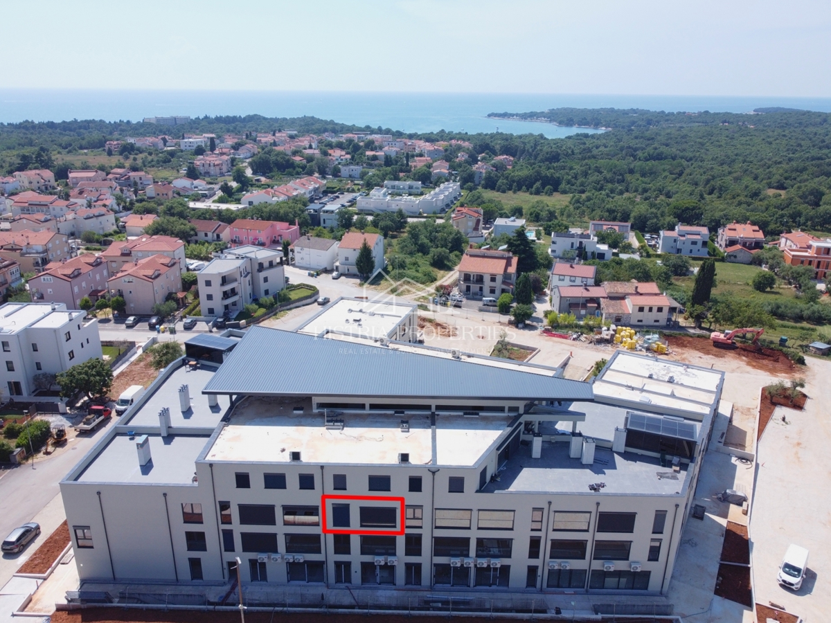 Stanovanje z dvigalom, bazenom in garažo v luksuzni novogradnji