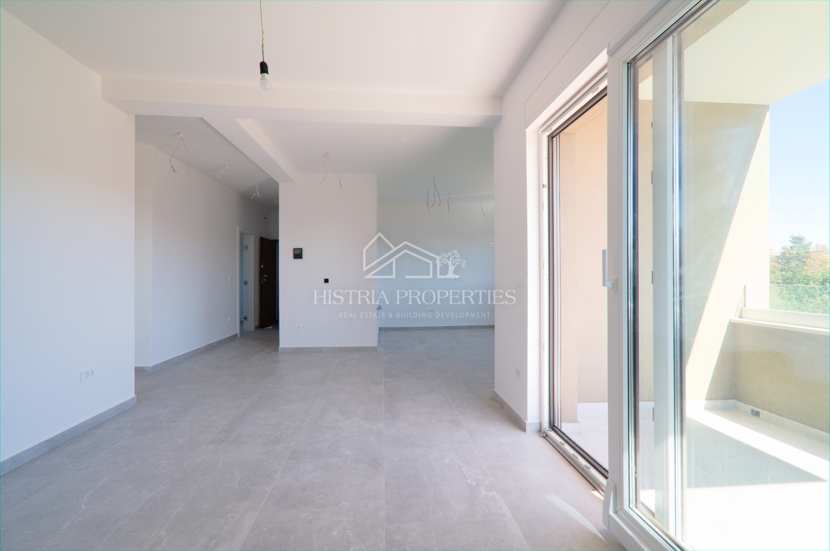 stanovanje v novi stavbi z dvigalom in teraso s pogledom na morje, takoj vseljivo