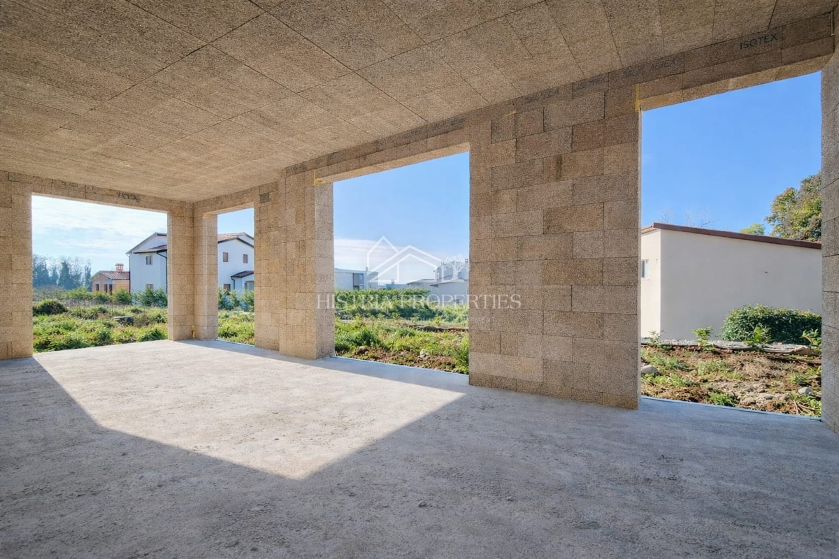 Vrstna hiša zgrajena iz 100 % ekoloških materialov v bližini Poreča