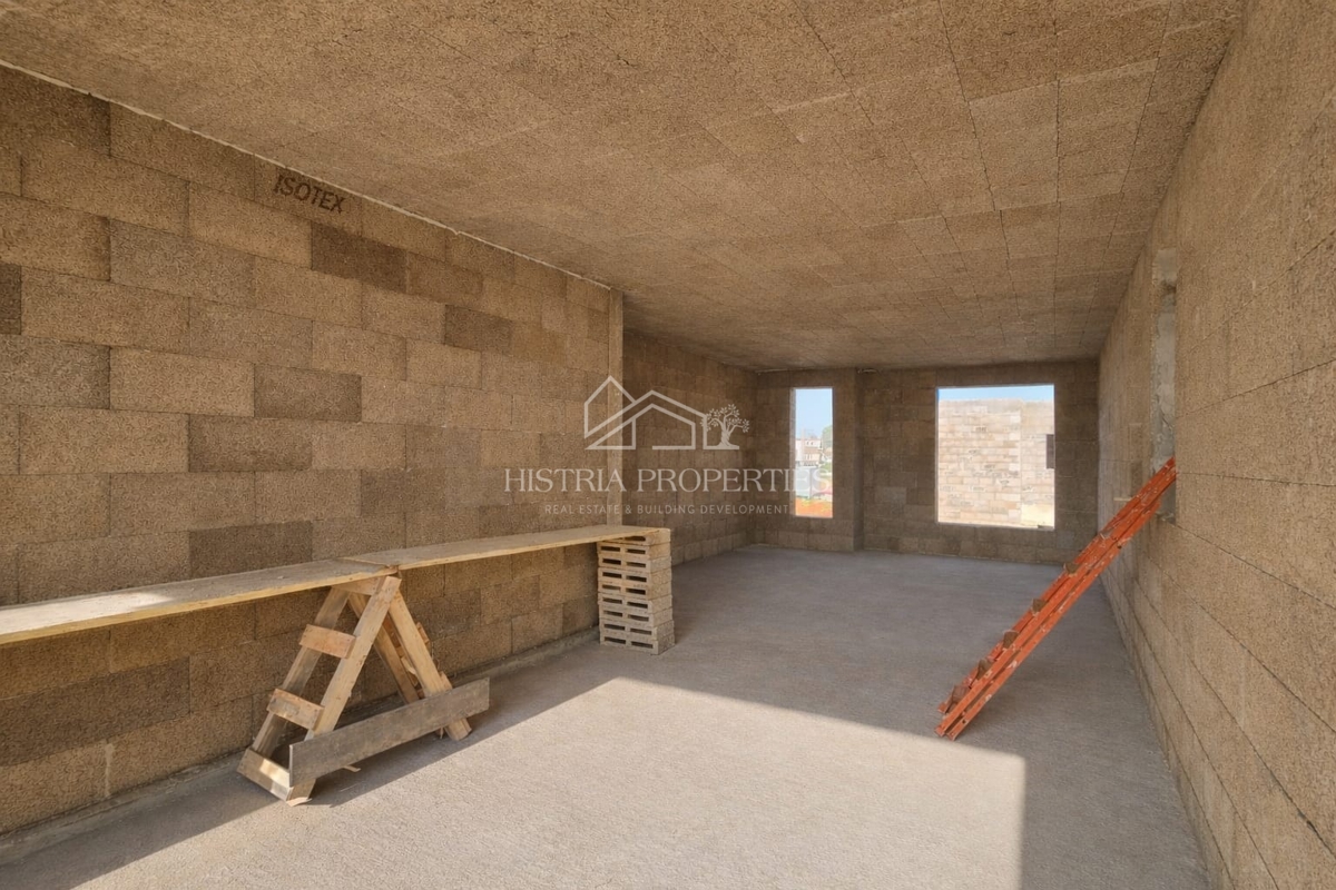 Vrstna hiša zgrajena iz 100 % ekoloških materialov v bližini Poreča