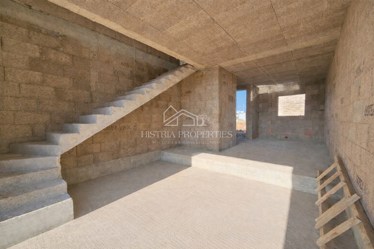 Vrstna hiša zgrajena iz 100 % ekoloških materialov v bližini Poreča