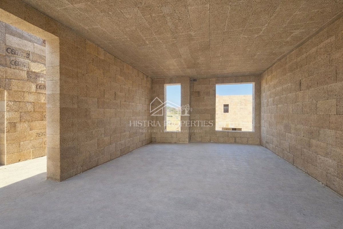 Vrstna hiša zgrajena iz 100 % ekoloških materialov v bližini Poreča