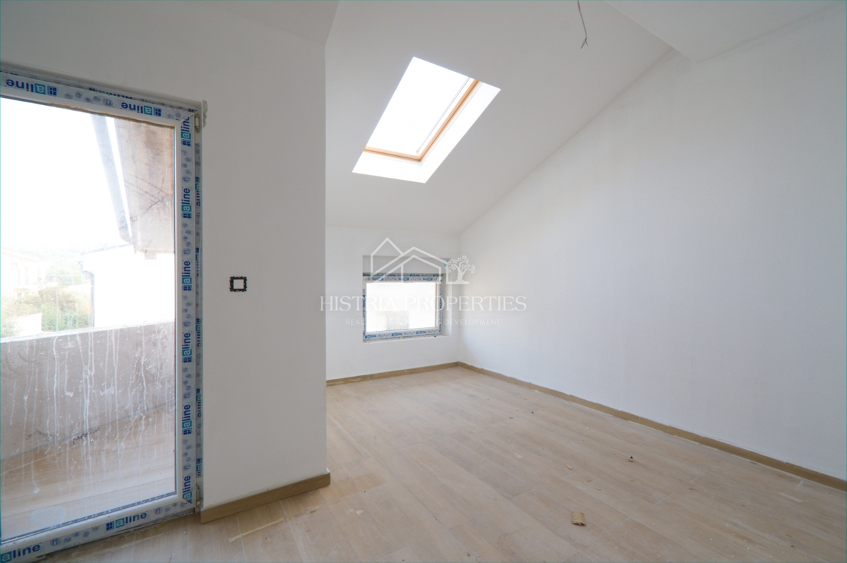 Lokacija v hoje oddaljenosti od plaže in prenovljeno stanovanje s pogledom na morje