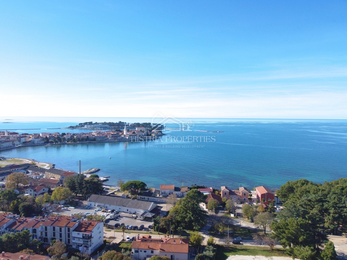 Lokacija v hoje oddaljenosti od plaže in prenovljeno stanovanje s pogledom na morje