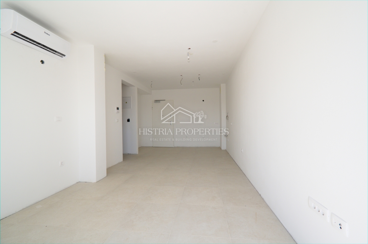 Stanovanje s teraso v hoje oddaljenosti od plaže