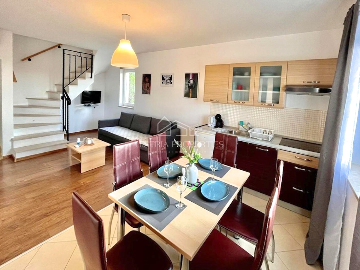 Dupleks s teraso, pogledom na morje in sončnimi zahodi le 500 m od plaže