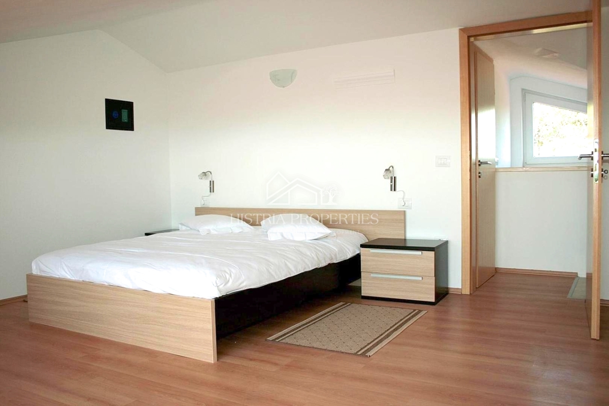 Dupleks s teraso, pogledom na morje in sončnimi zahodi le 500 m od plaže