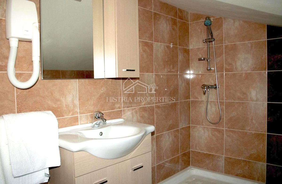 Dupleks s teraso, pogledom na morje in sončnimi zahodi le 500 m od plaže