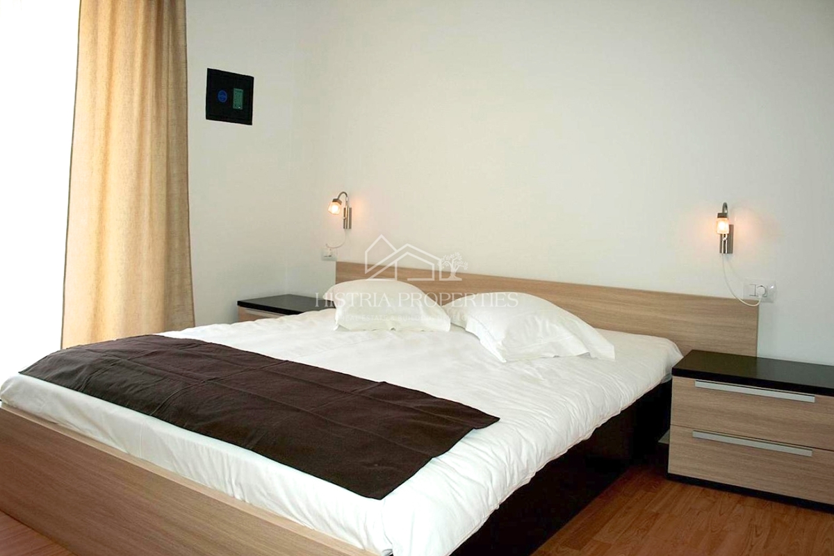 Dupleks s teraso, pogledom na morje in sončnimi zahodi le 500 m od plaže