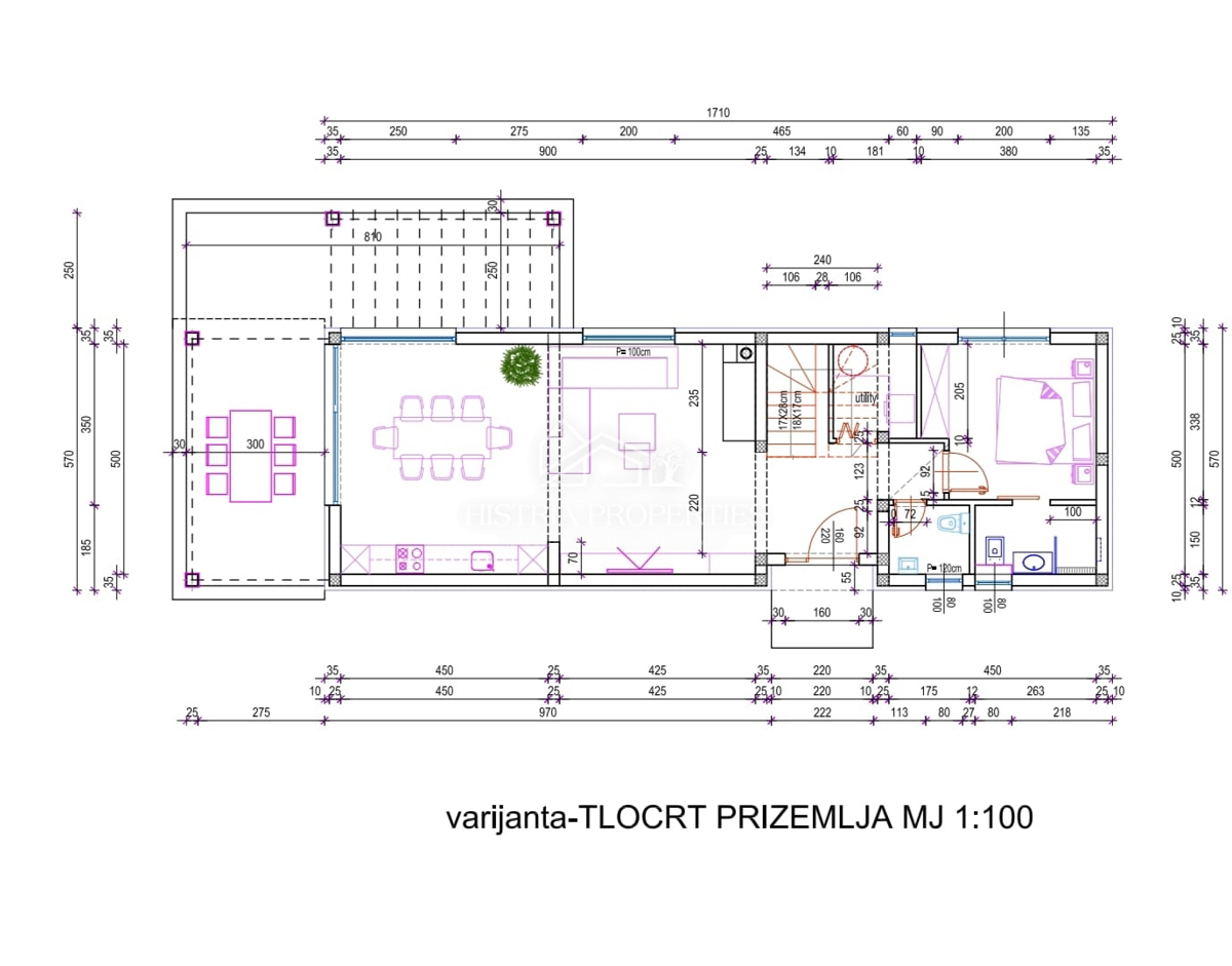 Izjemno privlačna hiša s prelivnim bazenom za vse ljubitelje osrednje Istre