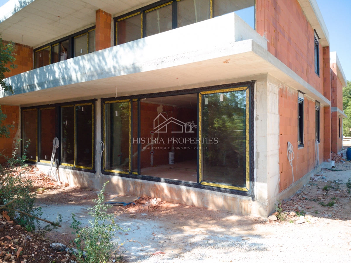 Kakovostno, dobra lokacija in stanovanje z vrtom v novi stavbi v bližini Rovinja