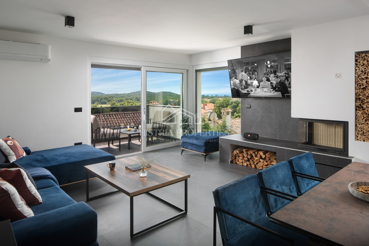 Sodobna zasnova in vrhunska vila s teniškim igriščem in bogatimi ugodnostmi