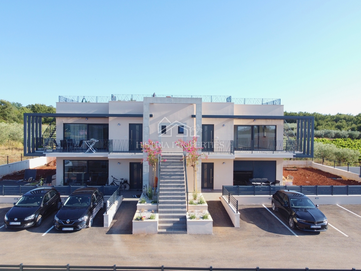 100m2 strešna terasa s čudovitim razgledom in stanovanje v novi luksuzni stavbi