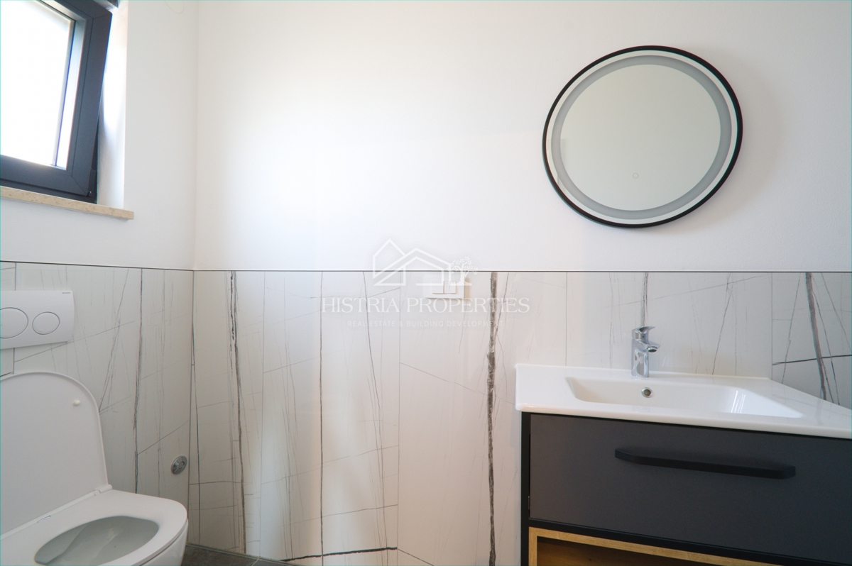 100m2 strešna terasa s čudovitim razgledom in stanovanje v novi luksuzni stavbi