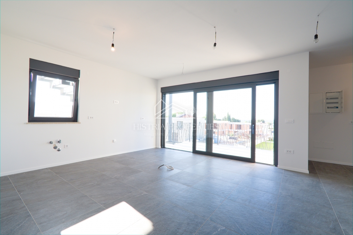 100m2 strešna terasa s čudovitim razgledom in stanovanje v novi luksuzni stavbi