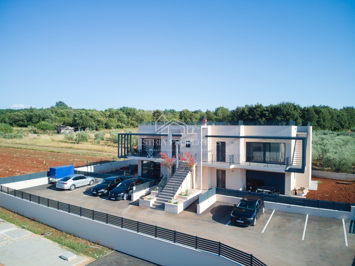 100m2 strešna terasa s čudovitim razgledom in stanovanje v novi luksuzni stavbi