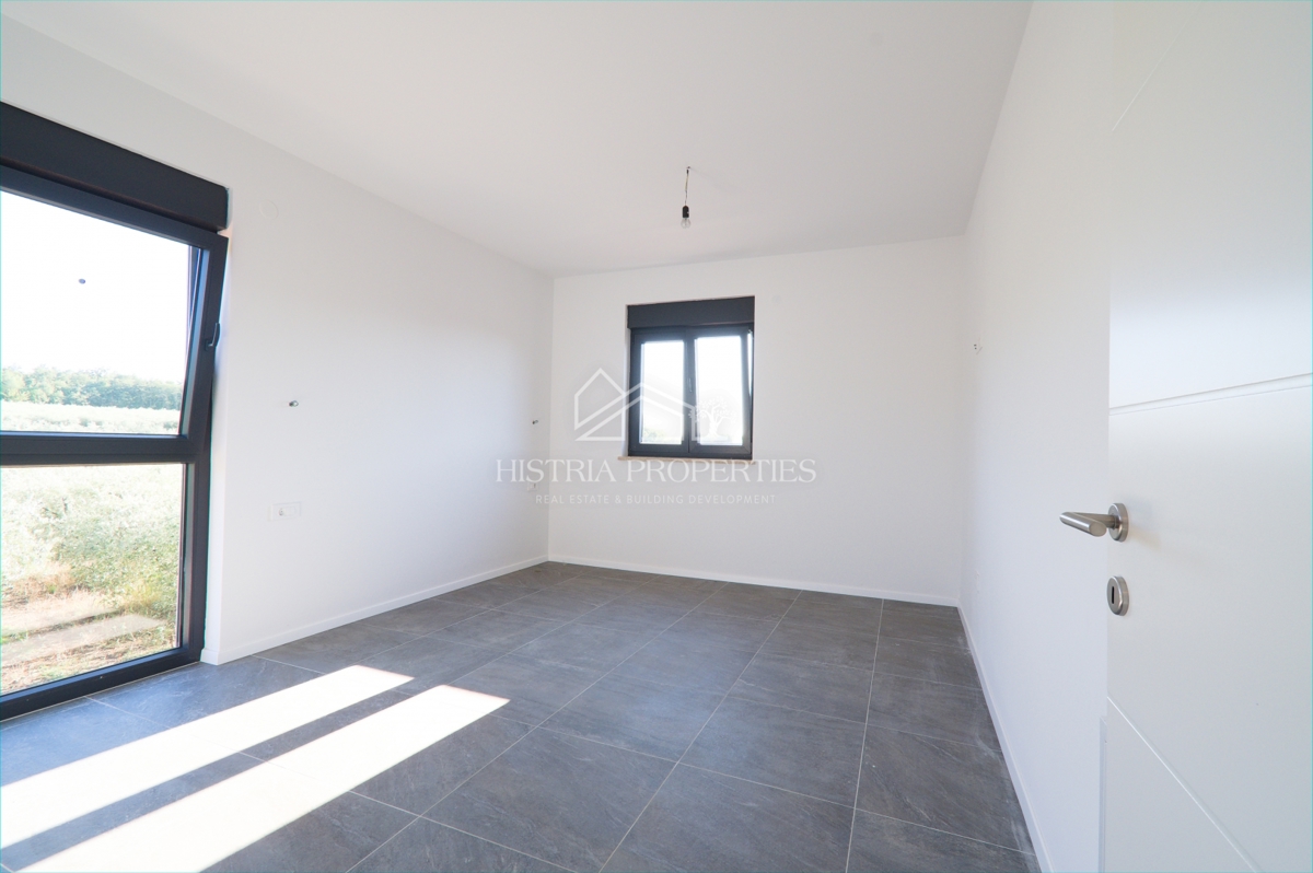 100m2 strešna terasa s čudovitim razgledom in stanovanje v novi luksuzni stavbi