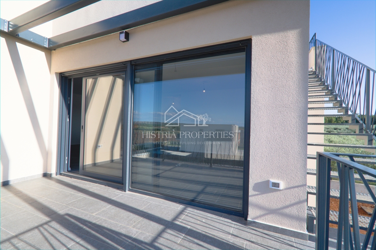 100m2 strešna terasa s čudovitim razgledom in stanovanje v novi luksuzni stavbi