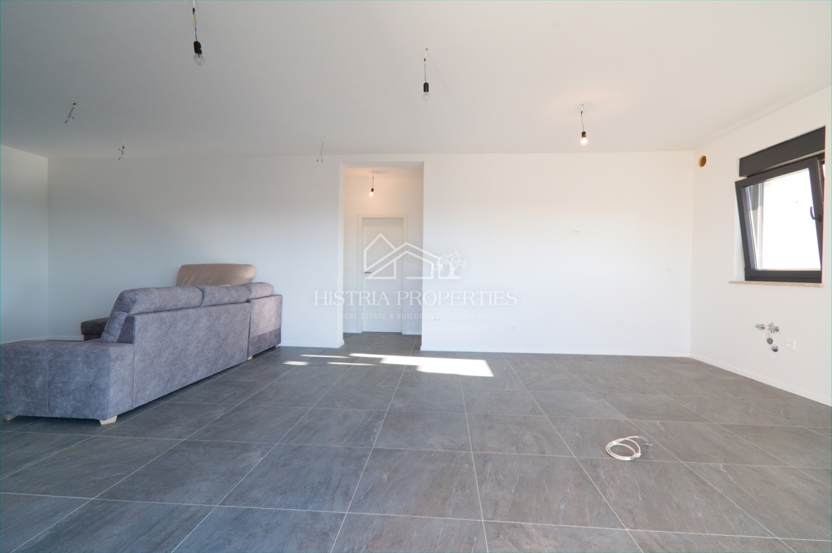 100m2 strešna terasa s čudovitim razgledom in stanovanje v novi luksuzni stavbi