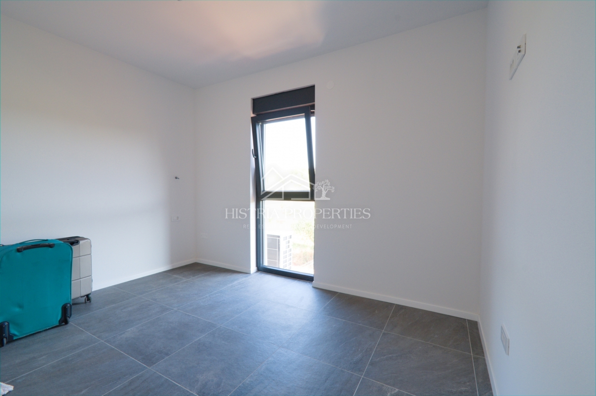 100m2 strešna terasa s čudovitim razgledom in stanovanje v novi luksuzni stavbi