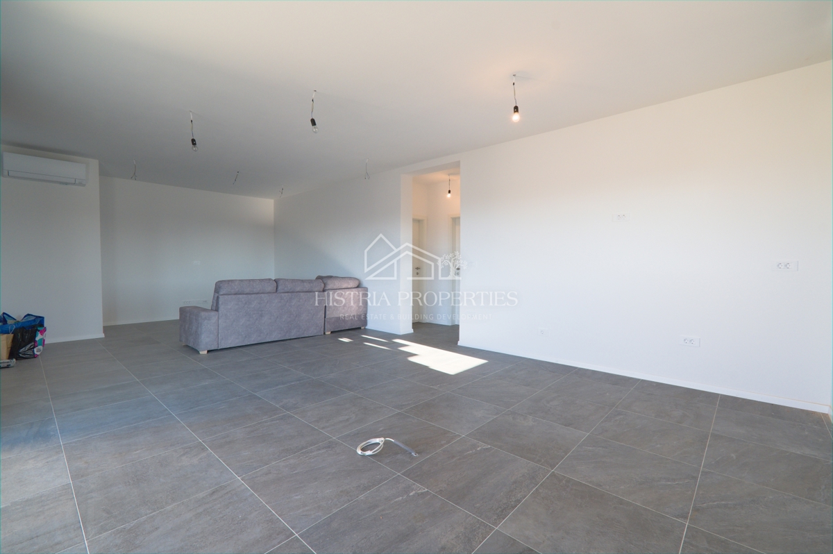 100m2 strešna terasa s čudovitim razgledom in stanovanje v novi luksuzni stavbi