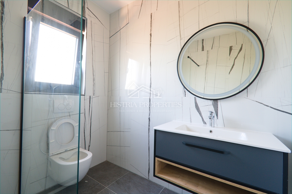 100m2 strešna terasa s čudovitim razgledom in stanovanje v novi luksuzni stavbi