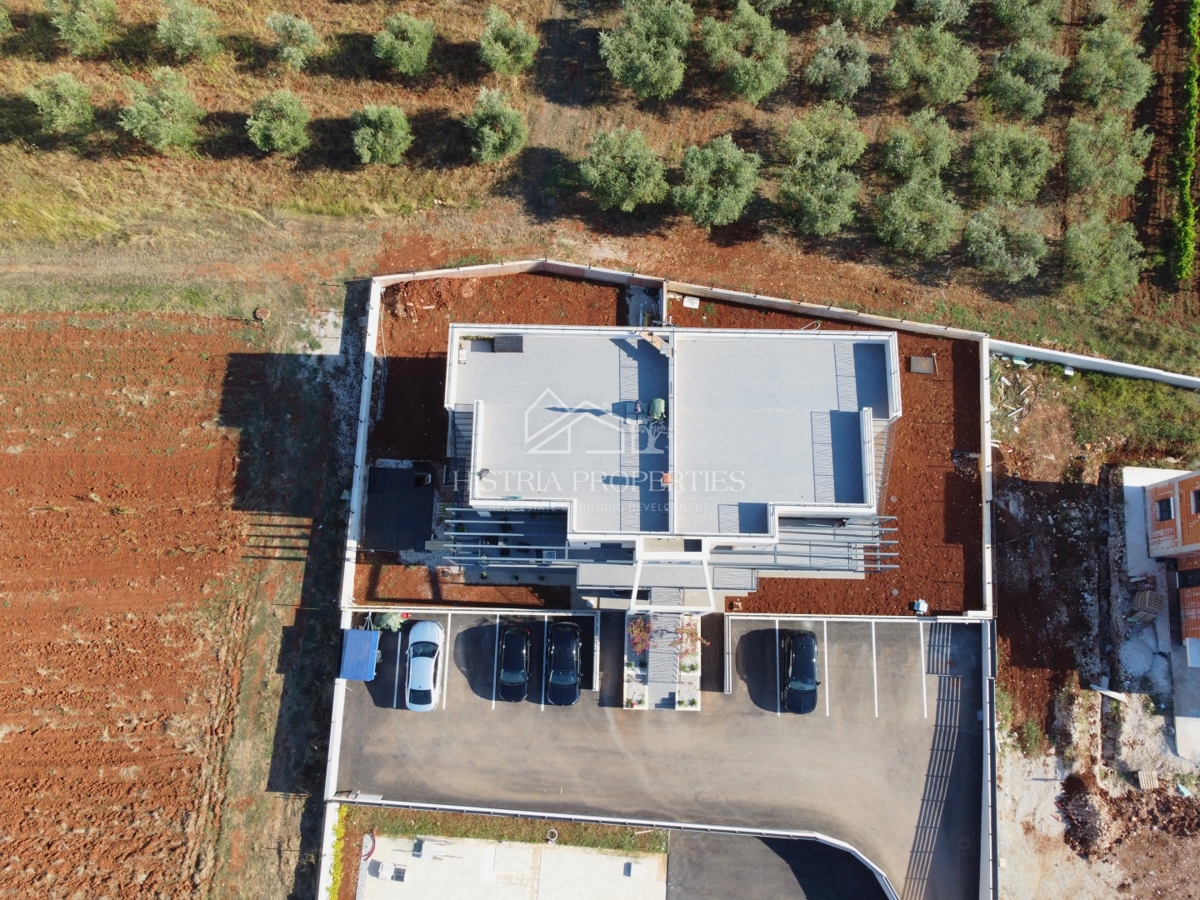 100m2 strešna terasa s čudovitim razgledom in stanovanje v novi luksuzni stavbi