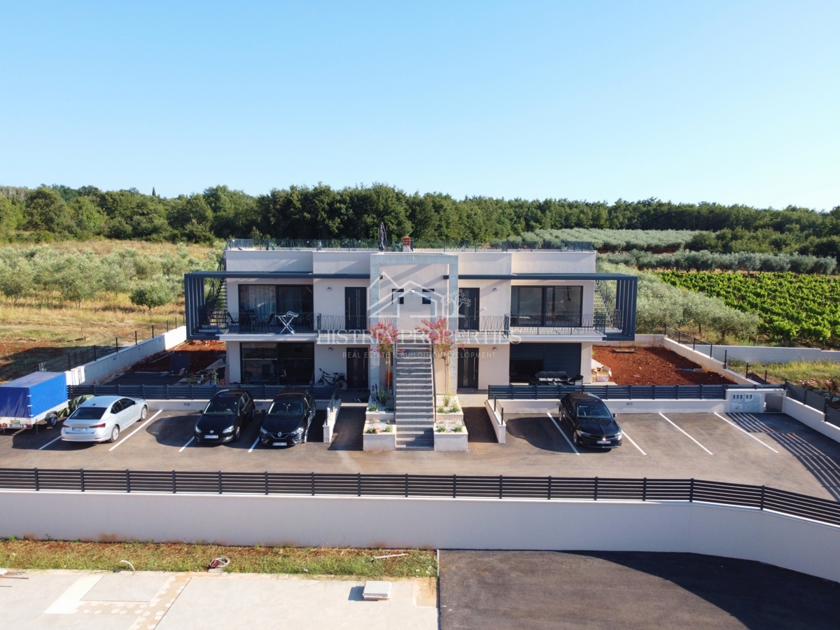 100m2 strešna terasa s čudovitim razgledom in stanovanje v novi luksuzni stavbi