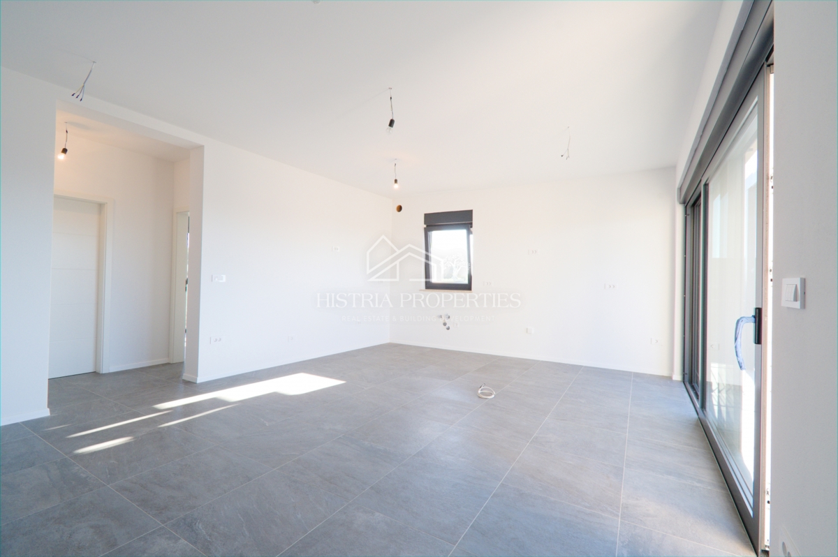 100m2 strešna terasa s čudovitim razgledom in stanovanje v novi luksuzni stavbi