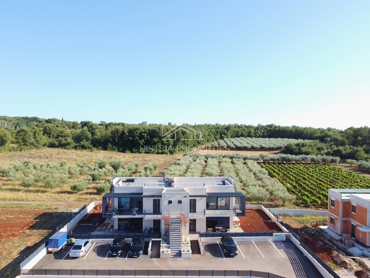 100m2 strešna terasa s čudovitim razgledom in stanovanje v novi luksuzni stavbi