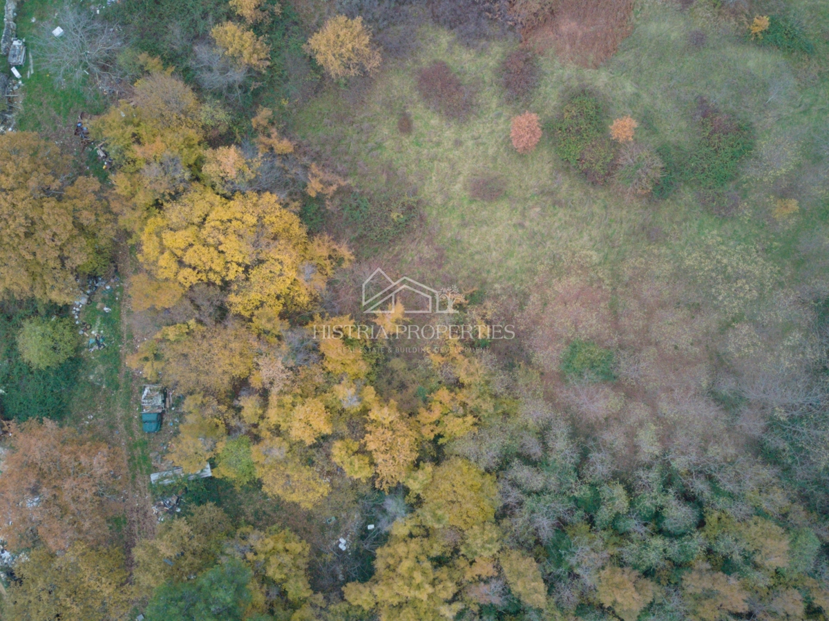 Pogled na morje in zemljišče z odličnim potencialom za gradnjo počitniške hiše