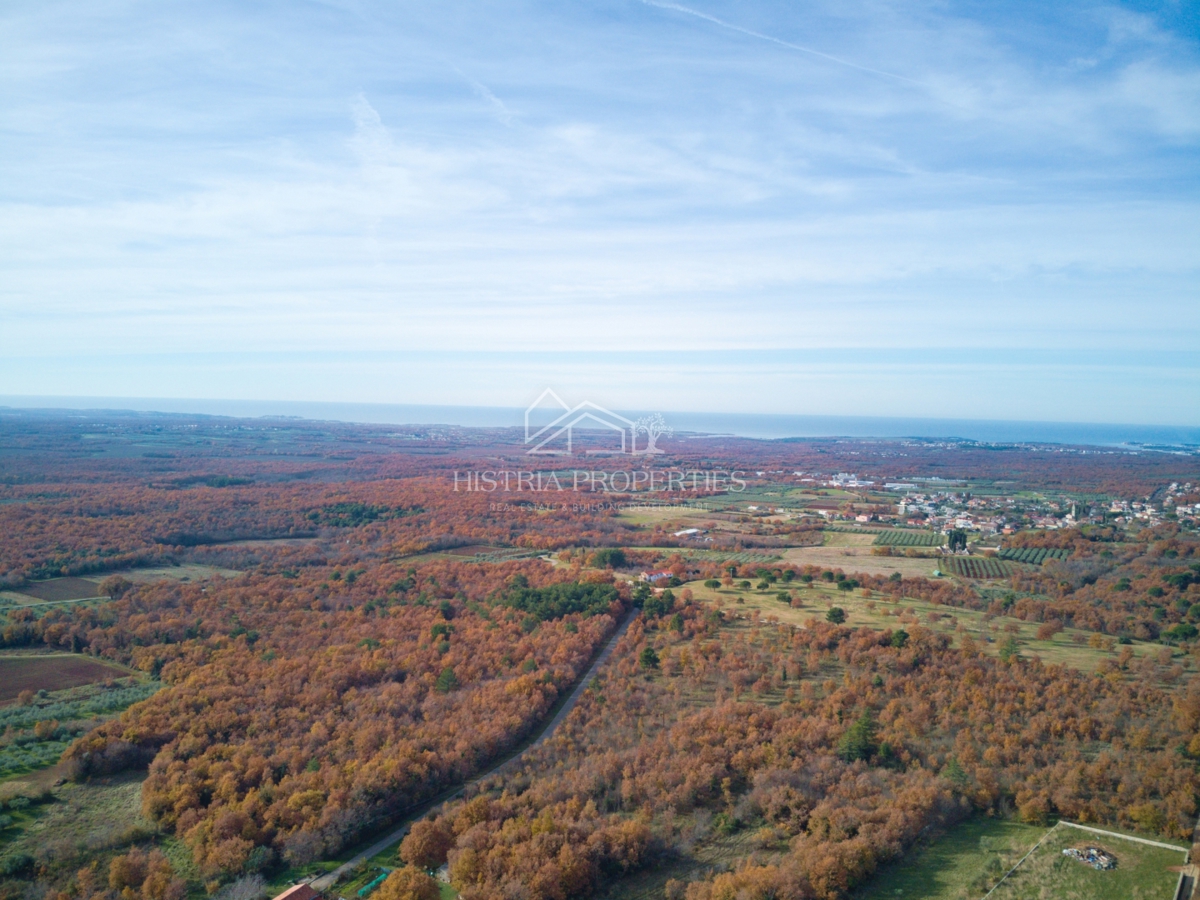 Pogled na morje in zemljišče z odličnim potencialom za gradnjo počitniške hiše