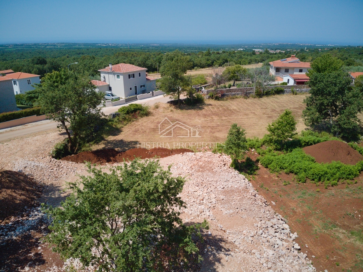 Pogled na morje in zemljišče z odličnim potencialom za gradnjo počitniške hiše