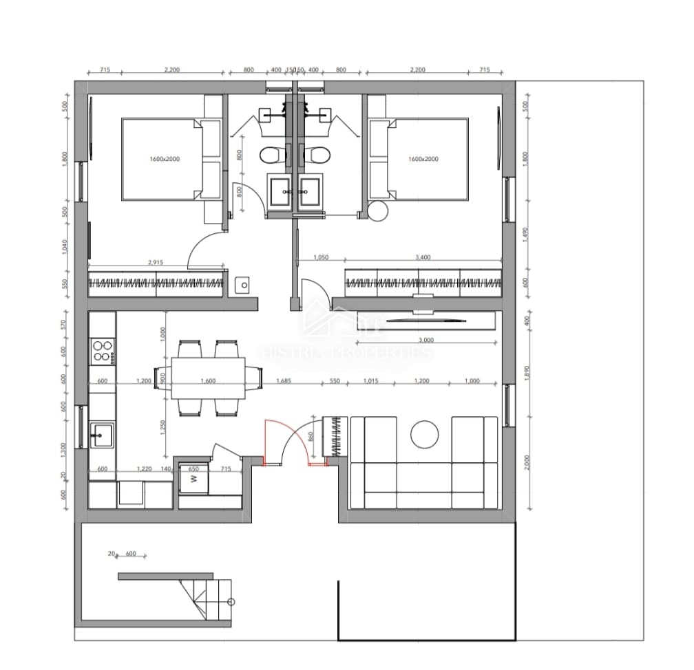 Hiša z oljčnim nasadom na prostornem gradbenem zemljišču in prenovljeno stanovanje z veliko potenciala