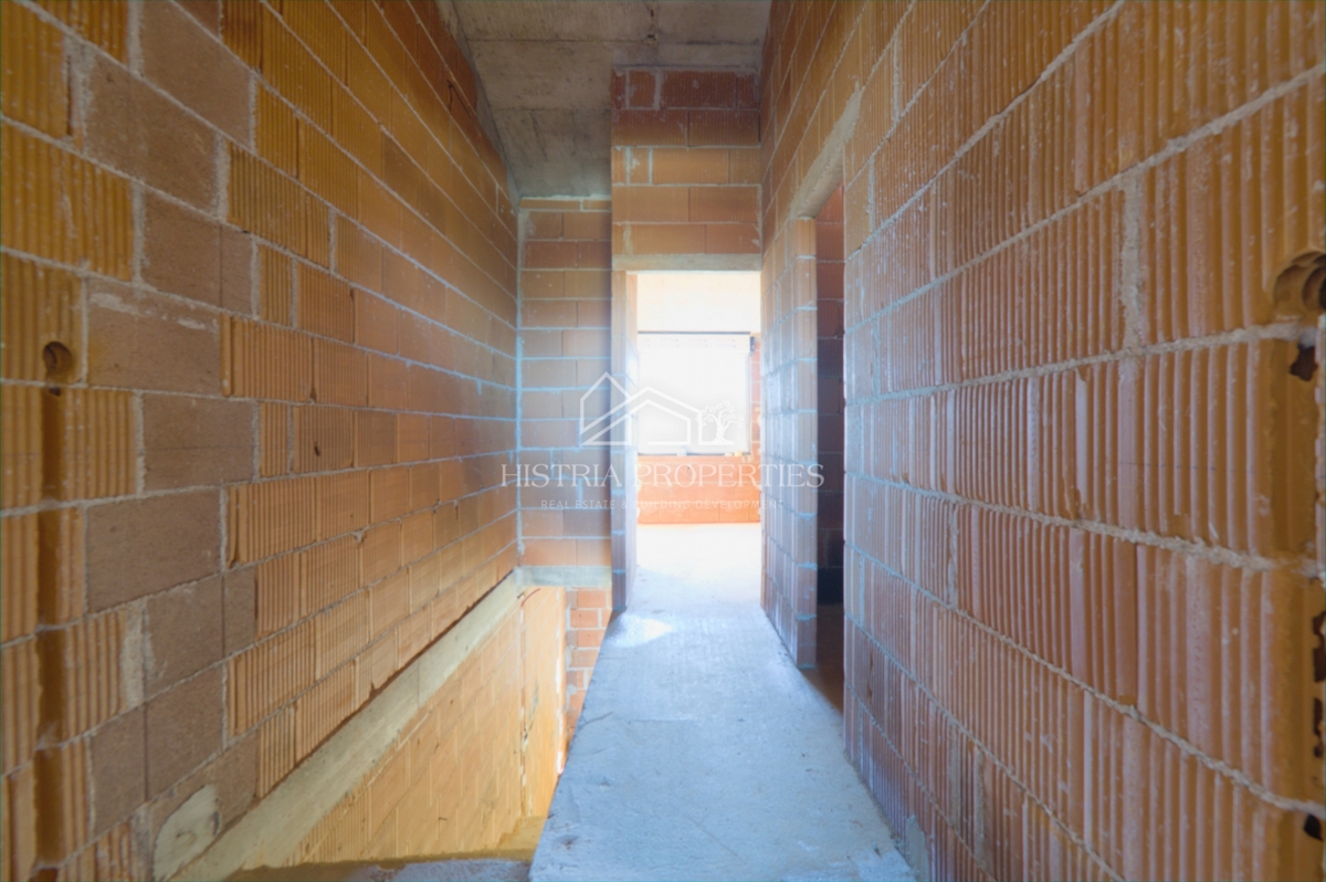 Moderna novogradnja in stanovanje s pogledom na morje v bližini Poreča