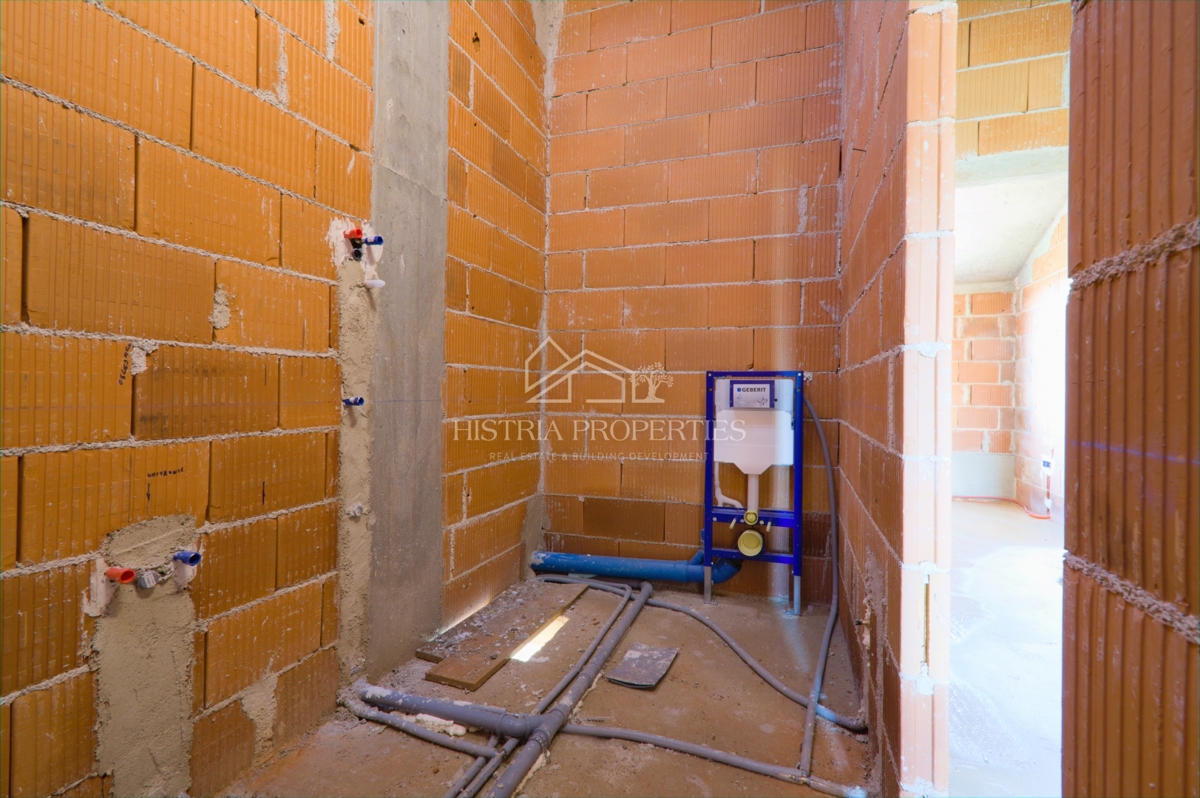 Moderna novogradnja in stanovanje s pogledom na morje v bližini Poreča