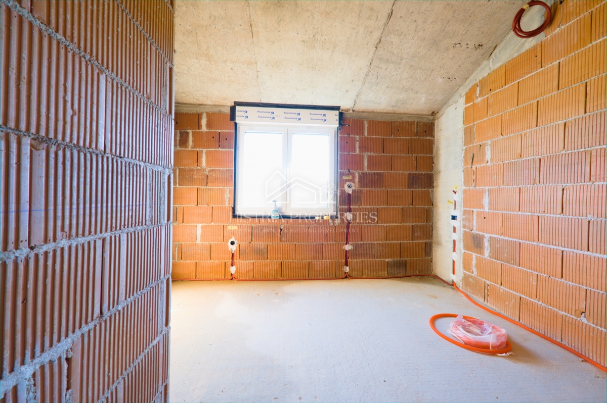 Moderna novogradnja in stanovanje s pogledom na morje v bližini Poreča