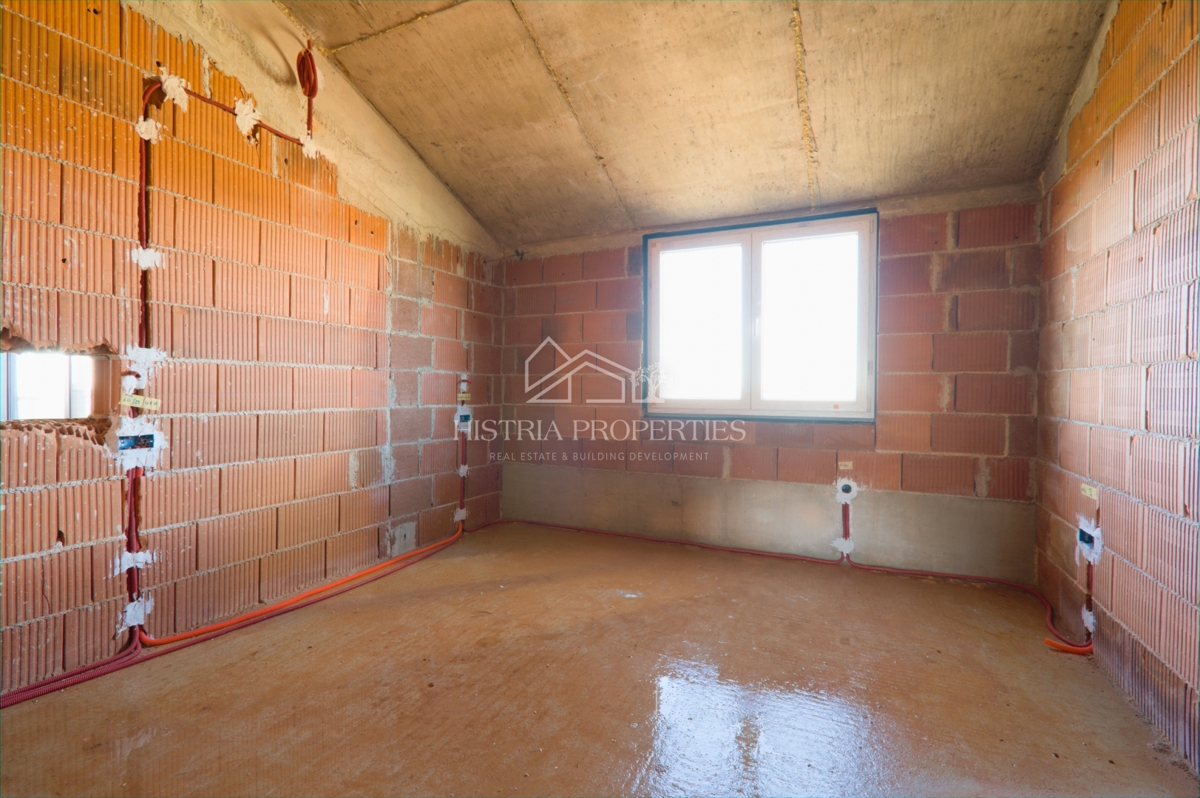Moderna novogradnja in stanovanje s pogledom na morje v bližini Poreča