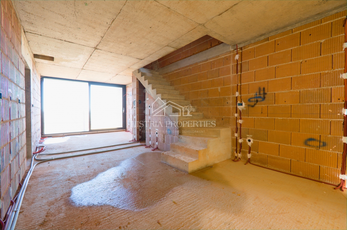 Moderna novogradnja in stanovanje s pogledom na morje v bližini Poreča