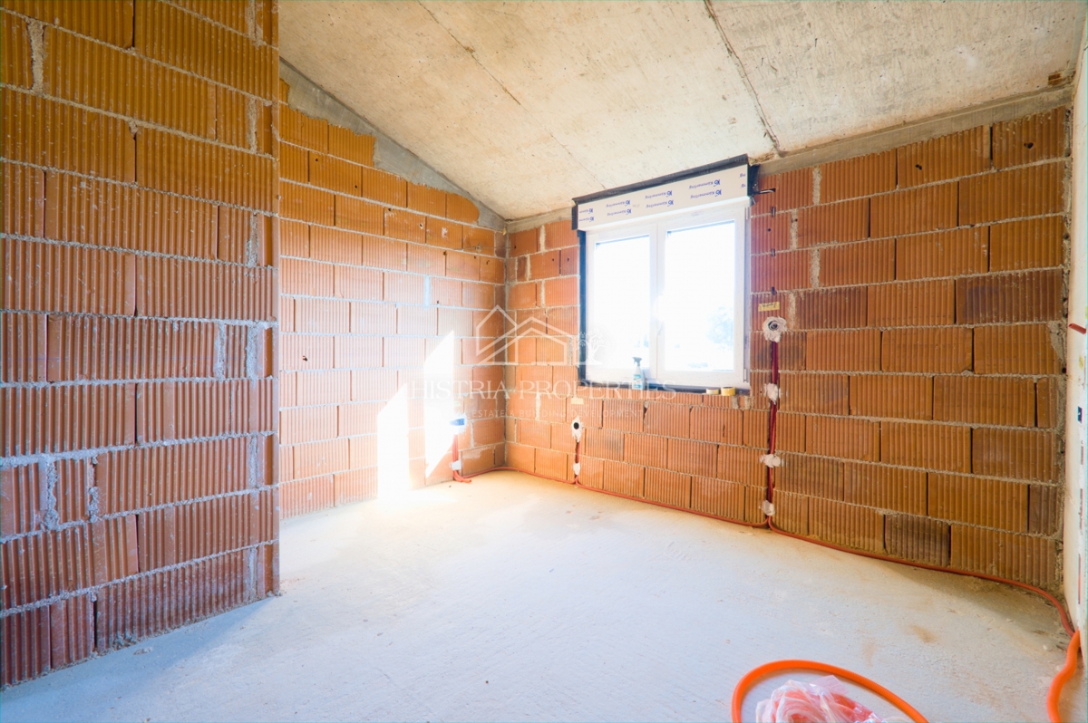 Moderna novogradnja in stanovanje s pogledom na morje v bližini Poreča