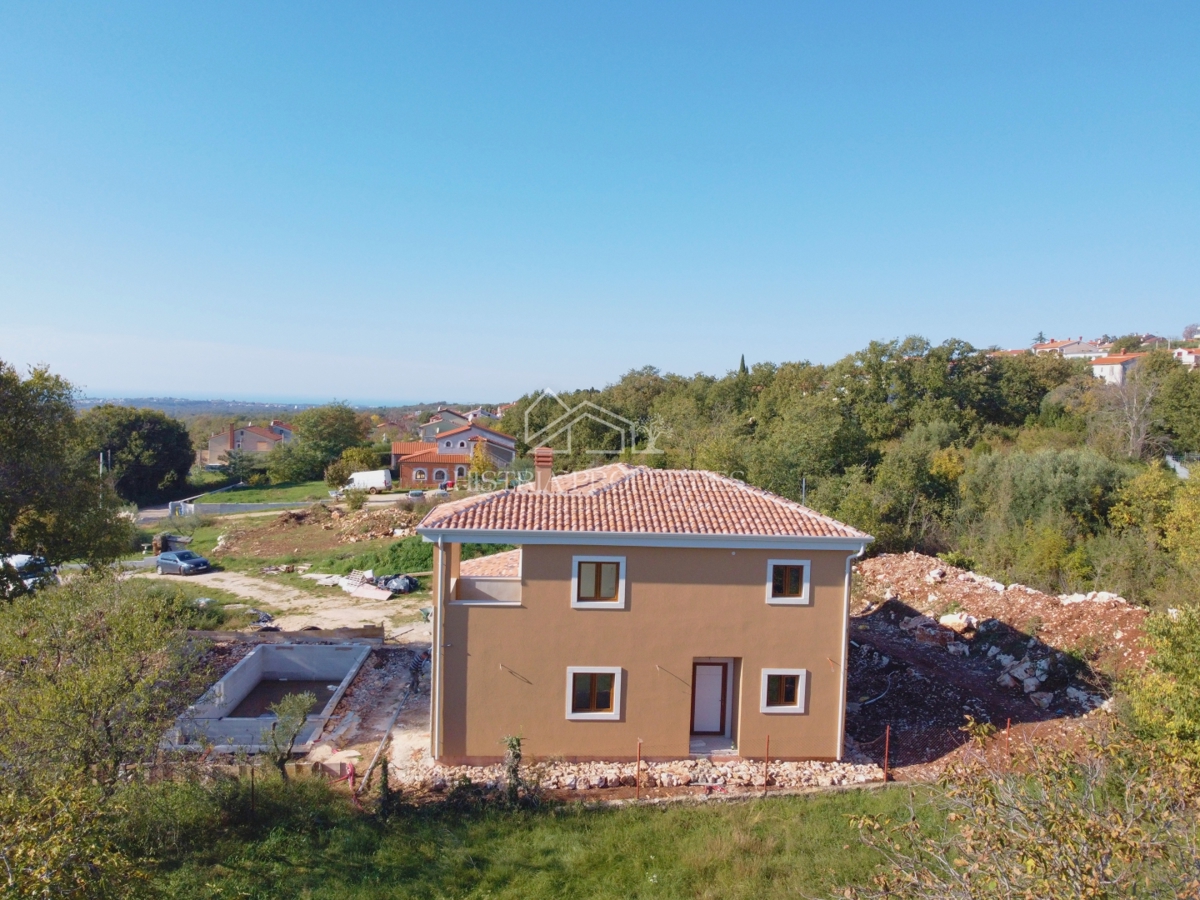 Novogradnja v tradicionalnem slogu s pogledom na morje iz vsake sobe