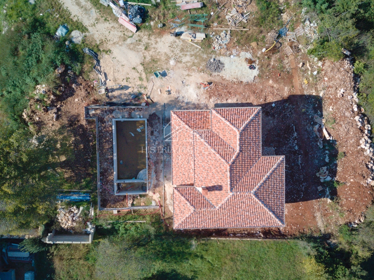 Novogradnja v tradicionalnem slogu s pogledom na morje iz vsake sobe