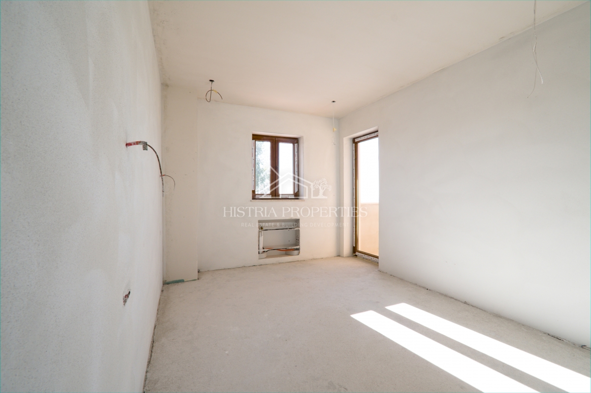 Novogradnja v tradicionalnem slogu s pogledom na morje iz vsake sobe