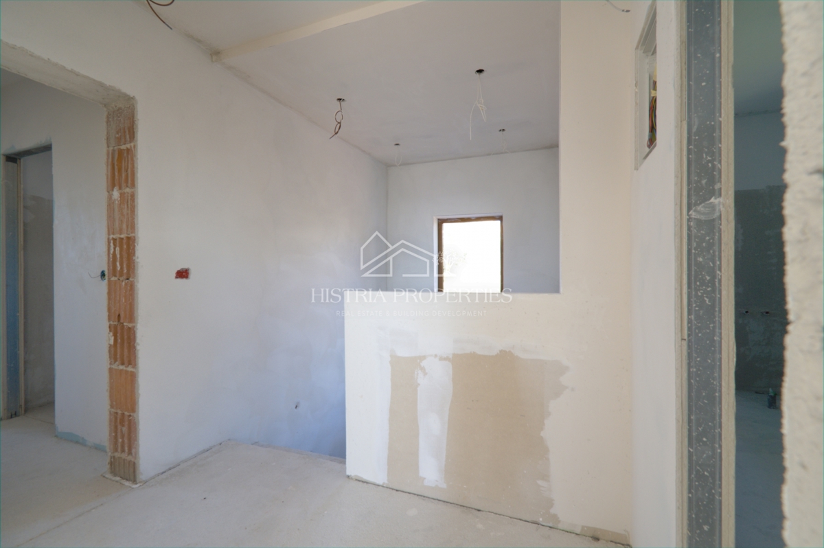 Novogradnja v tradicionalnem slogu s pogledom na morje iz vsake sobe