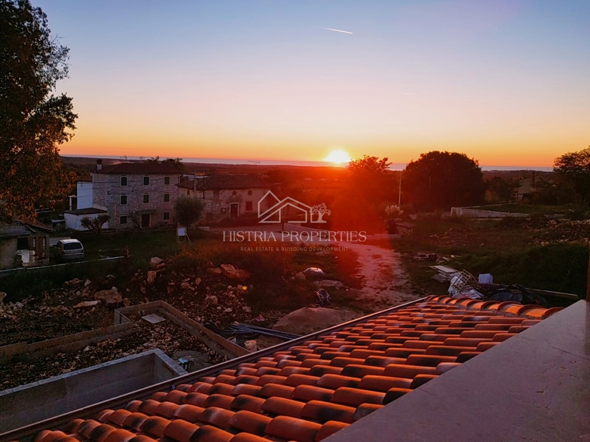 Novogradnja v tradicionalnem slogu s pogledom na morje iz vsake sobe