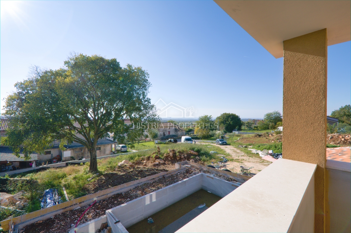 Novogradnja v tradicionalnem slogu s pogledom na morje iz vsake sobe