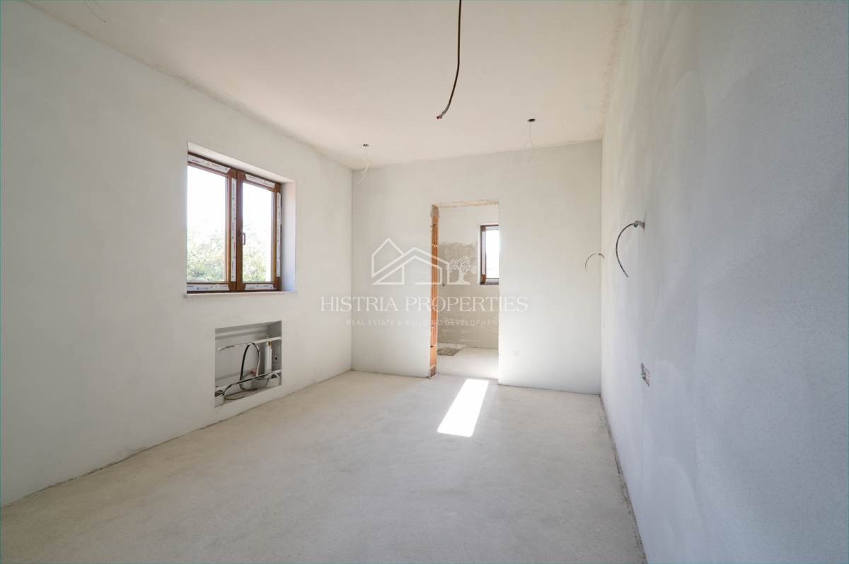 Novogradnja v tradicionalnem slogu s pogledom na morje iz vsake sobe